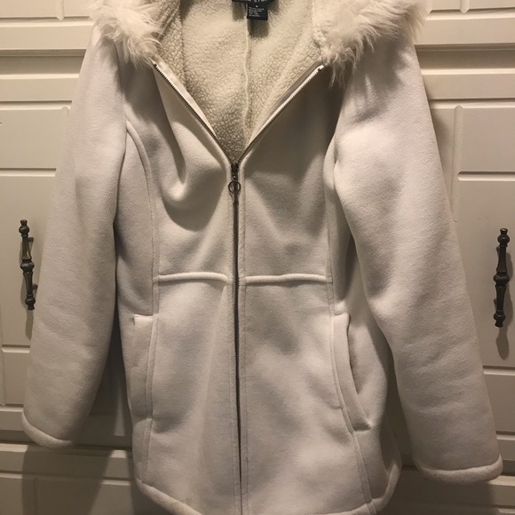 White warm coat - Picture 1 of 4